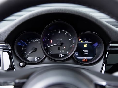 Certified 2026 Porsche Macan AWD/4WD image 13