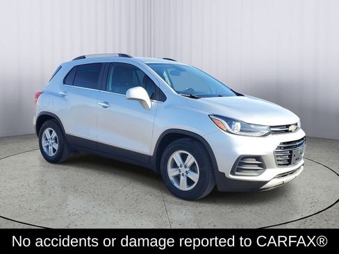Used 2019 Chevrolet Trax LT w/ LT Convenience Package image 2