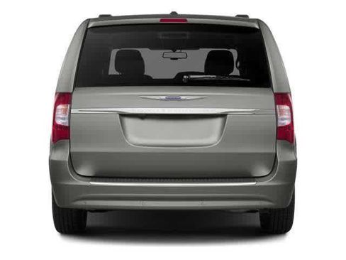 Used 2013 Chrysler Town & Country Touring image 5