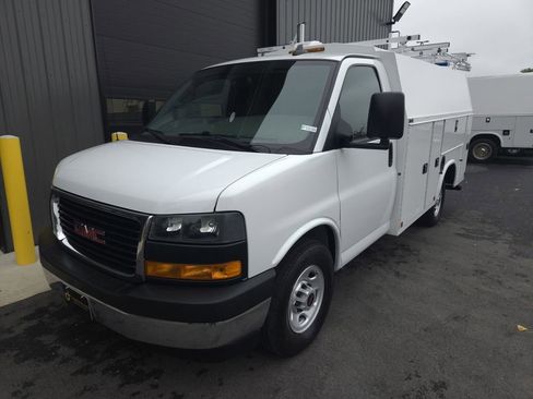 Used 2019 GMC Savana 3500 w/ Power Convenience Package image 2