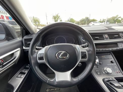 Used 2013 Lexus CT 200h w/ Premium Pkg w/Navigation FWD image 16