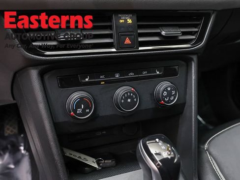 Used 2022 Volkswagen Taos SE AWD/4WD image 17