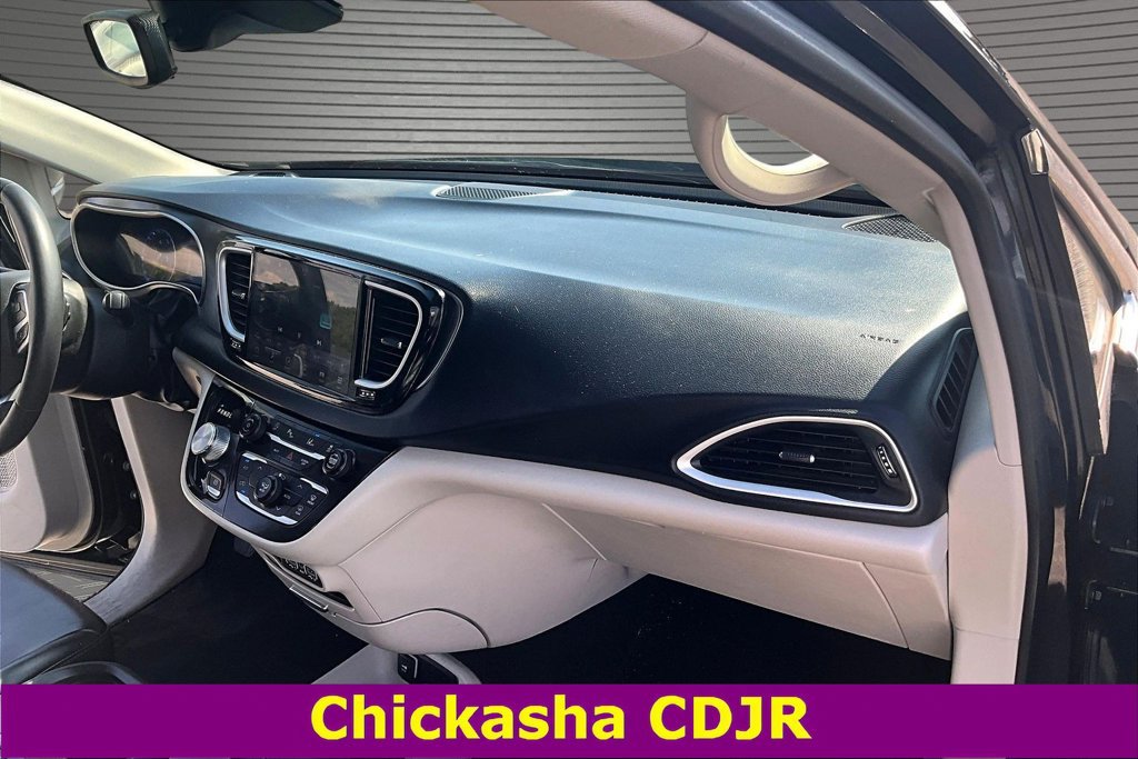 Used 2023 Chrysler Pacifica Touring-L FWD image 26
