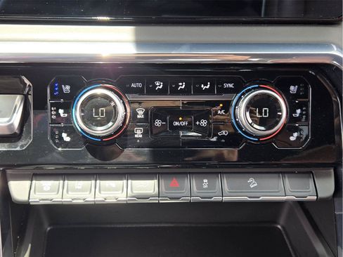 Used 2025 GMC Sierra 2500 Denali Ultimate w/ Max Trailering Package AWD/4WD image 18