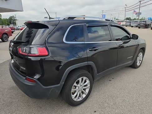 Used 2019 Jeep Cherokee Latitude w/ Popular Appearance Group FWD image 3