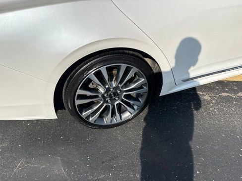 Used 2017 Lincoln Continental Reserve w/ Climate Package AWD/4WD image 4