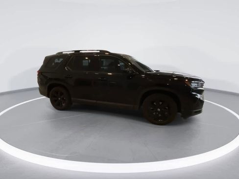 Used 2025 Honda Pilot Black Edition image 2