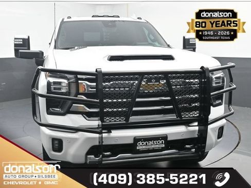 Used 2025 Chevrolet Silverado 2500 High Country w/ High Country Premium Package AWD/4WD image 3