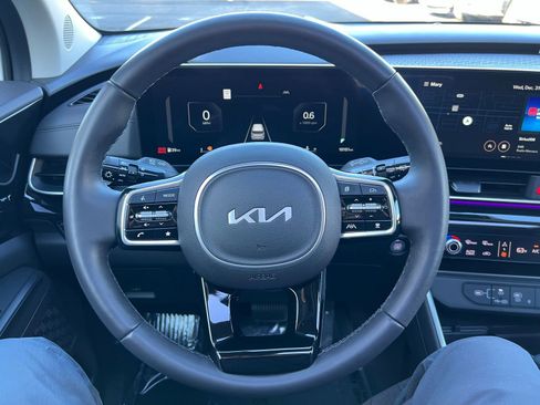 Used 2025 Kia Carnival SX Prestige FWD image 32