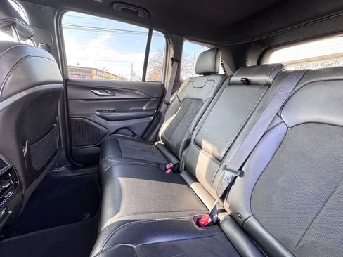 Used 2024 Jeep Grand Cherokee Altitude image 15