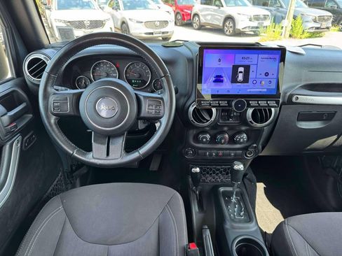 Used 2017 Jeep Wrangler Unlimited Sahara AWD/4WD image 19