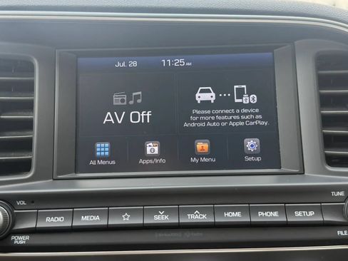 Used 2020 Hyundai Elantra Value Edition w/ Winter Weather Package FWD image 18