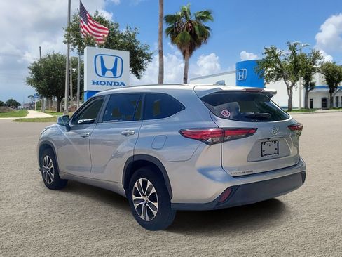 Used 2023 Toyota Highlander XLE FWD image 5