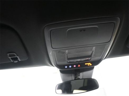 Used 2025 Chevrolet Traverse LT image 12