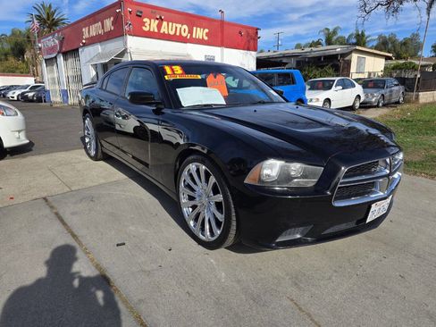 Used 2013 Dodge Charger SE image 1
