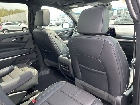 Used 2025 Chevrolet Traverse High Country FWD image 52