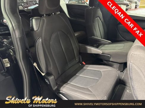 Used 2024 Chrysler Pacifica Touring image 34