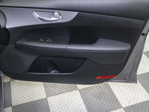 Used 2023 Kia Forte LXS w/ LXS Technology Package image 18