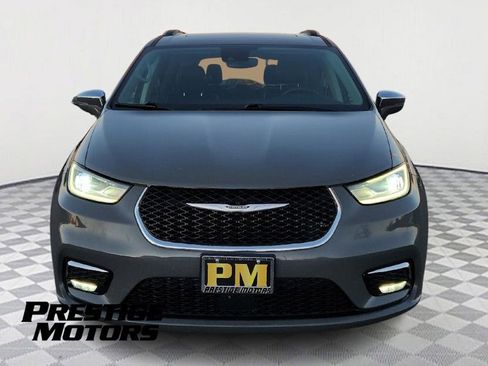 Used 2021 Chrysler Pacifica Limited image 2