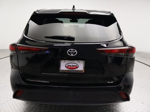 Used 2024 Toyota Highlander XLE FWD image 10