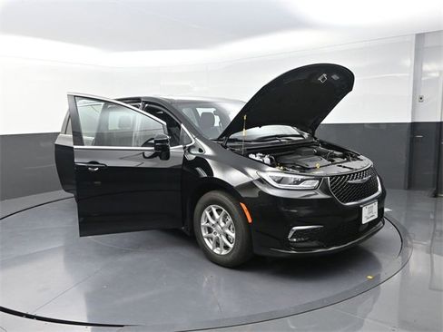 New 2026 Chrysler Pacifica Select image 25