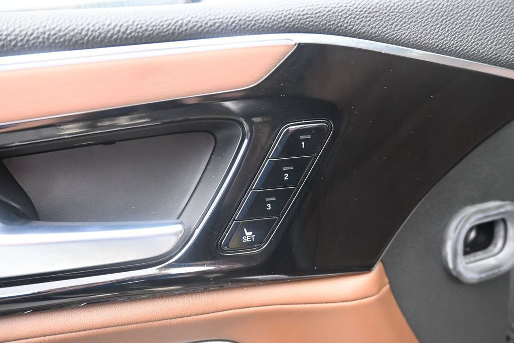 Used 2025 Acura MDX w/ Technology Package FWD image 13