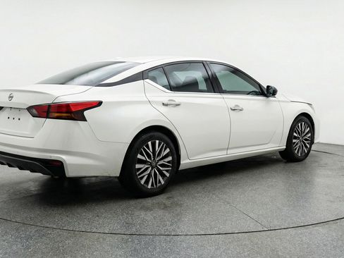 Used 2025 Nissan Altima 2.5 SV image 9