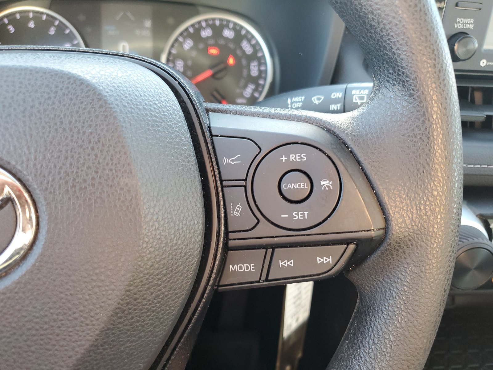 Certified 2021 Toyota RAV4 LE AWD/4WD image 23