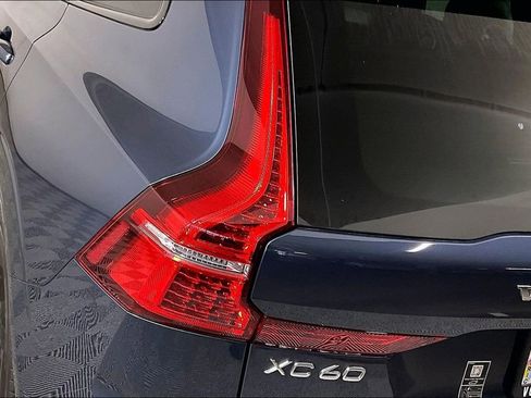 Used 2025 Volvo XC60 T8 Core AWD/4WD image 28
