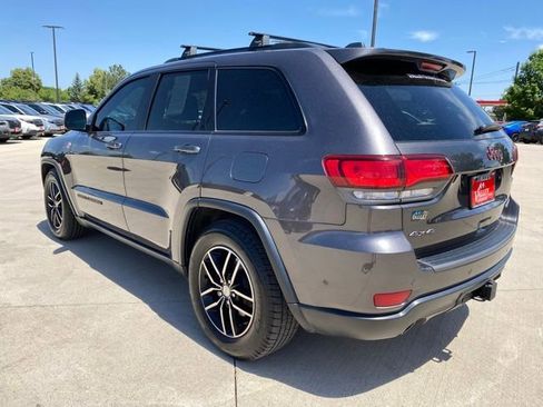 Used 2018 Jeep Grand Cherokee Trailhawk w/ Trailhawk Luxury Group AWD/4WD image 3