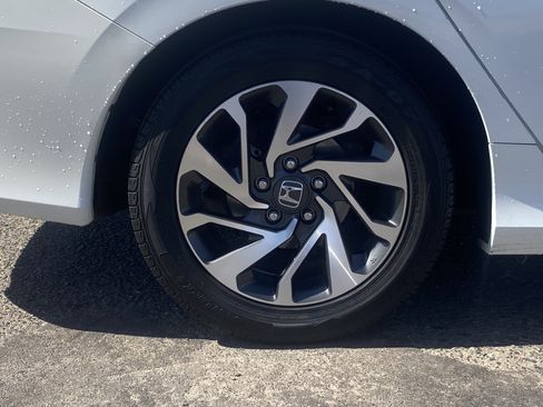 Used 2018 Honda Civic EX image 9