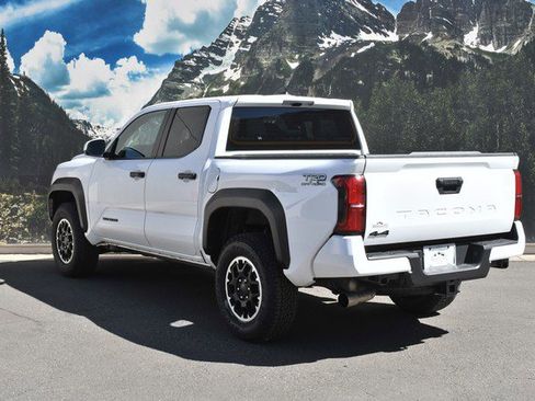 Certified 2025 Toyota Tacoma TRD Off-Road image 9