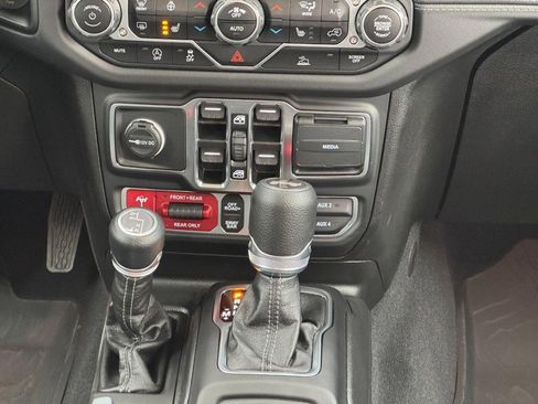 Used 2024 Jeep Wrangler Unlimited Rubicon w/ Convenience Group image 14