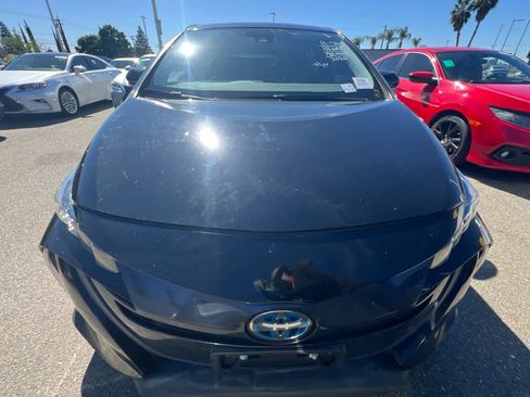Used 2020 Toyota Prius Prime XLE image 2