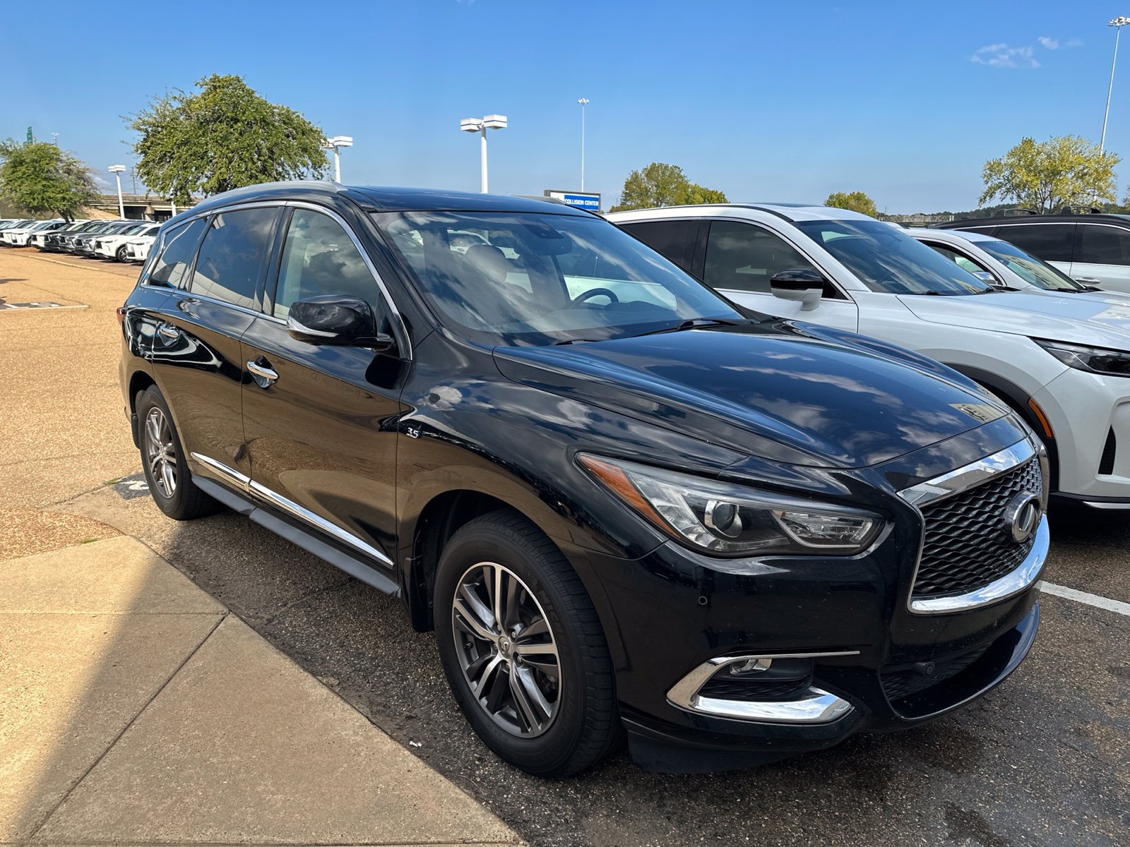 Used 2017 INFINITI QX60 FWD w/ Premium Plus Package image 4