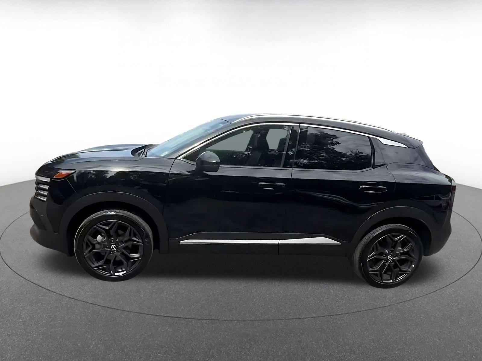 Used 2026 Nissan Kicks SR FWD image 10