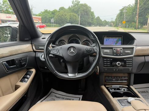 Used 2010 Mercedes-Benz E 350 4MATIC Sedan image 17
