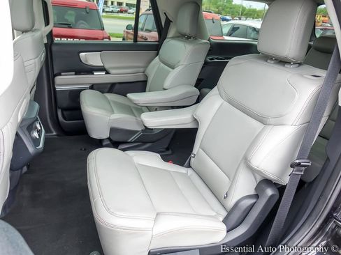 Used 2025 Ford Expedition Active AWD/4WD image 11