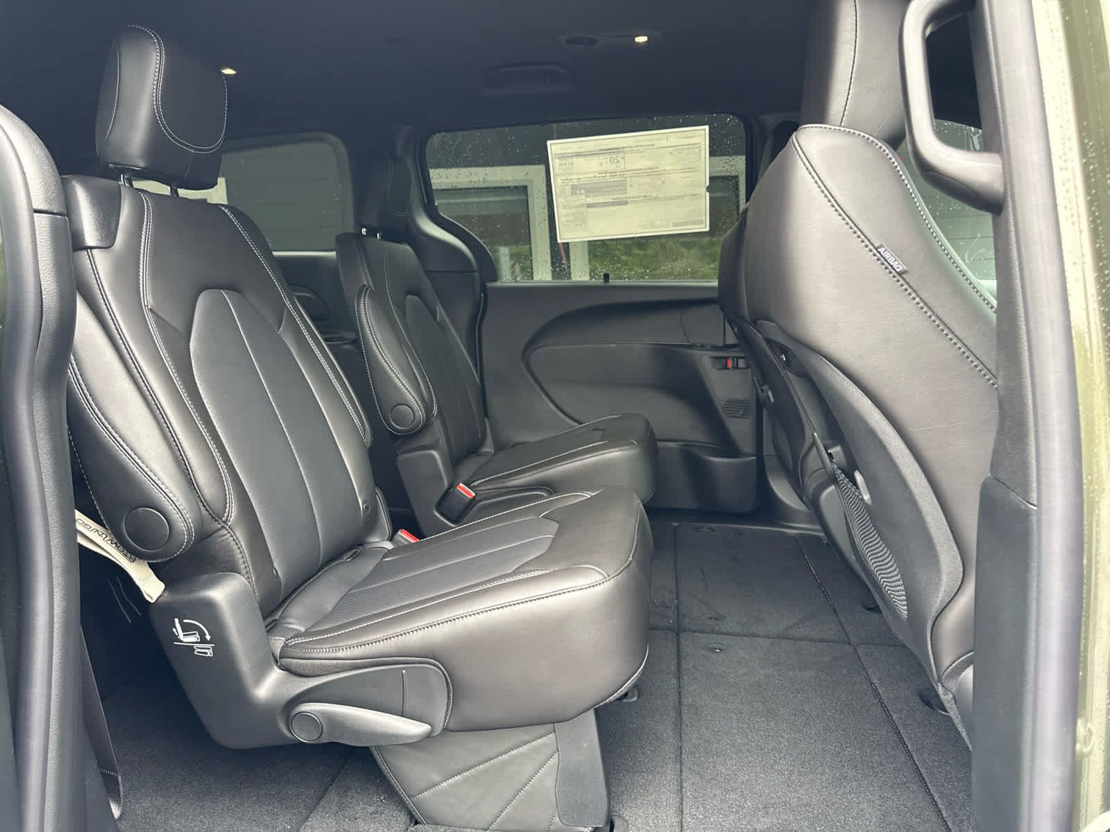 New 2027 Chrysler Pacifica Select AWD/4WD image 17