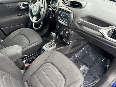 Used 2018 Jeep Renegade Latitude FWD image 31