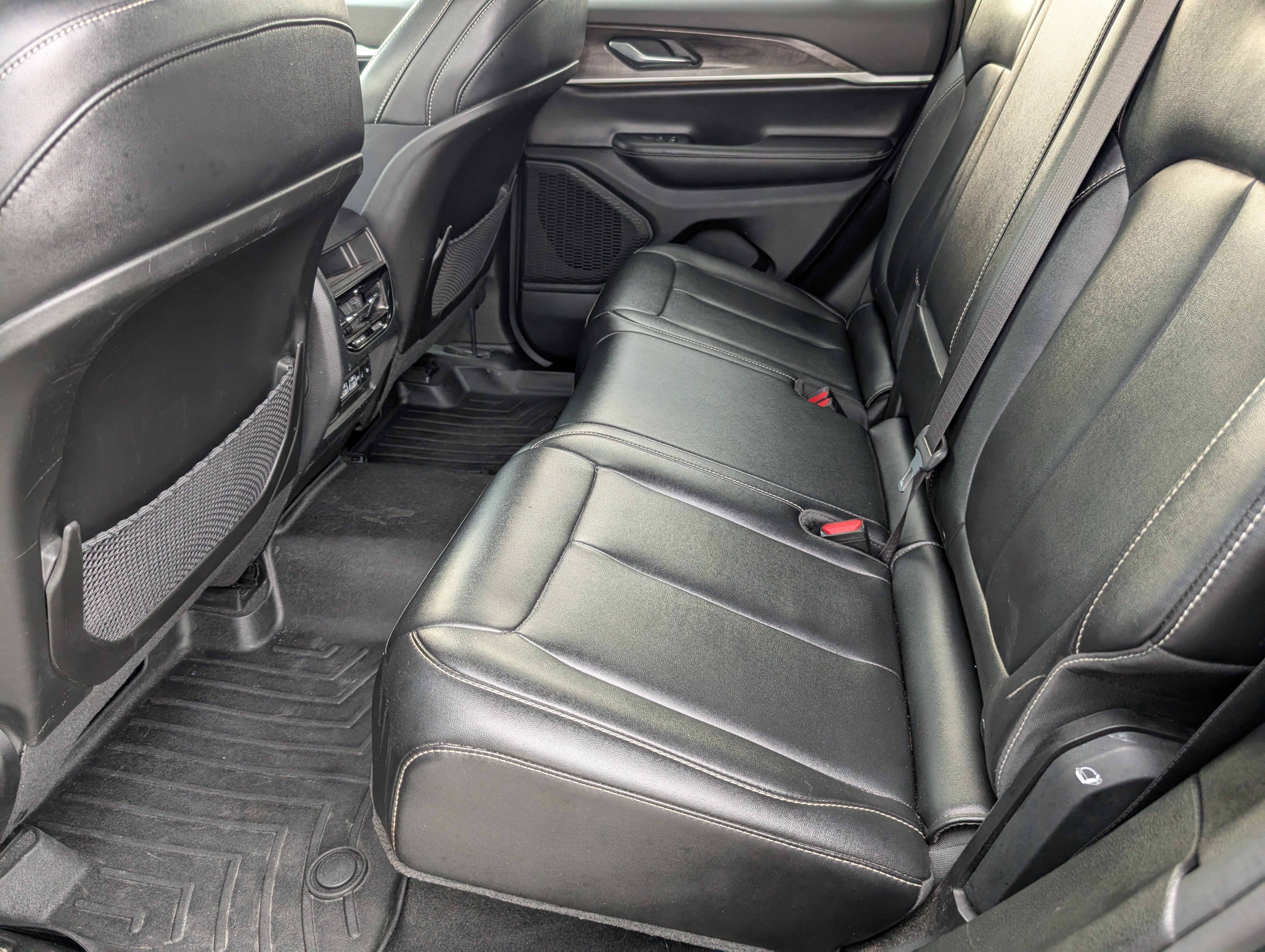 Used 2023 Jeep Grand Cherokee Limited RWD image 30