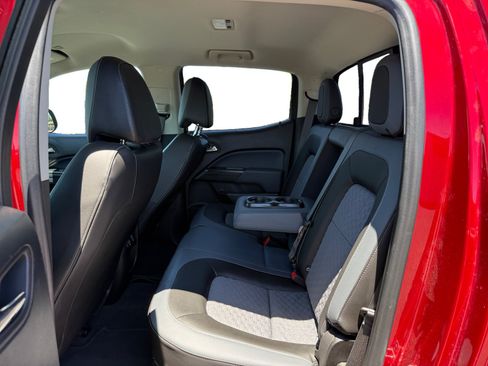 Used 2021 Chevrolet Colorado Z71 w/ Safety Package AWD/4WD image 16