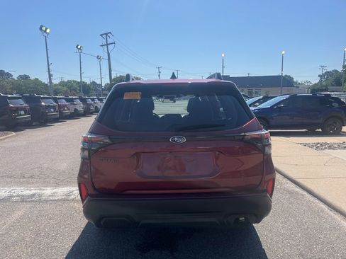 Used 2025 Subaru Forester AWD/4WD image 5