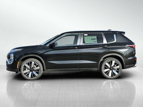 New 2025 Mitsubishi Outlander SE image 4