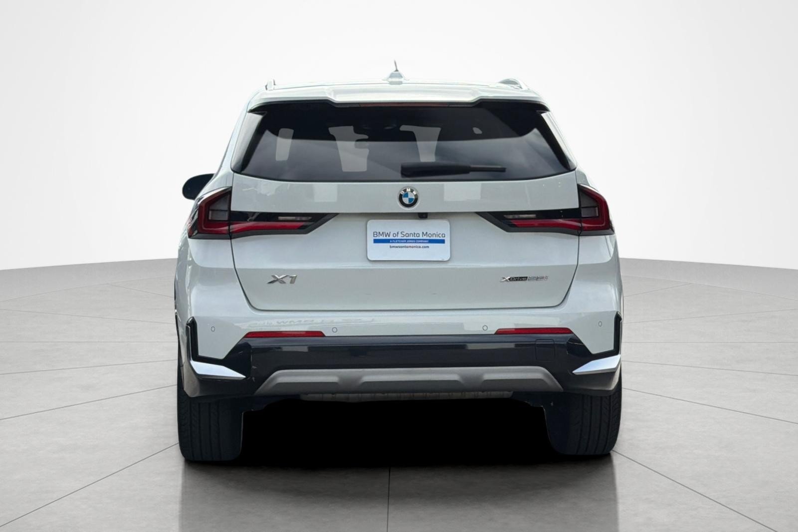 Used 2025 BMW X1 xDrive28i w/ Convenience Package AWD/4WD image 4