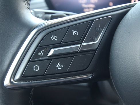 Used 2025 Buick Enclave Preferred AWD/4WD image 19