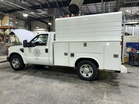 Used 2009 Ford F350 XL image 5