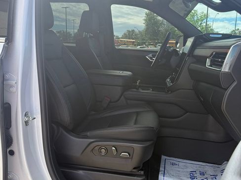 Used 2025 GMC Yukon XL Denali w/ Sun & Power Step Package AWD/4WD image 24