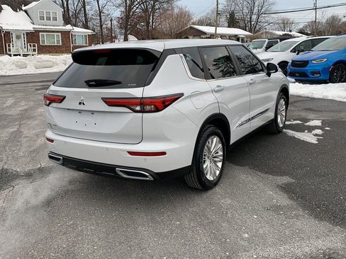 Used 2022 Mitsubishi Outlander ES image 5