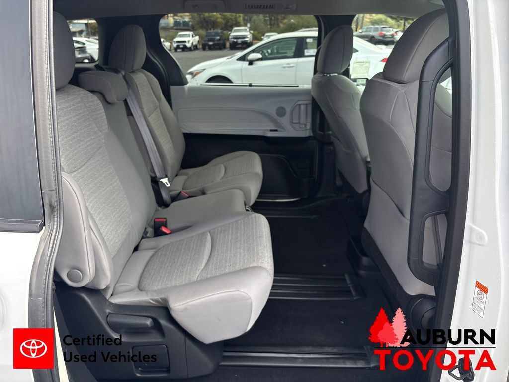 Certified 2025 Toyota Sienna LE FWD image 27